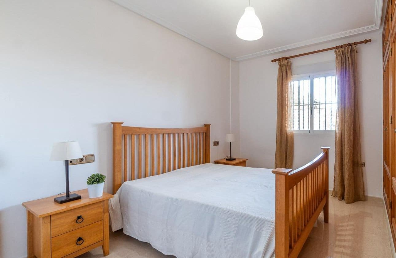 Apartamento de 2 habitaciones en Orihuela Costa en venta con piscina - 135.000 € (Ref: 9901633)