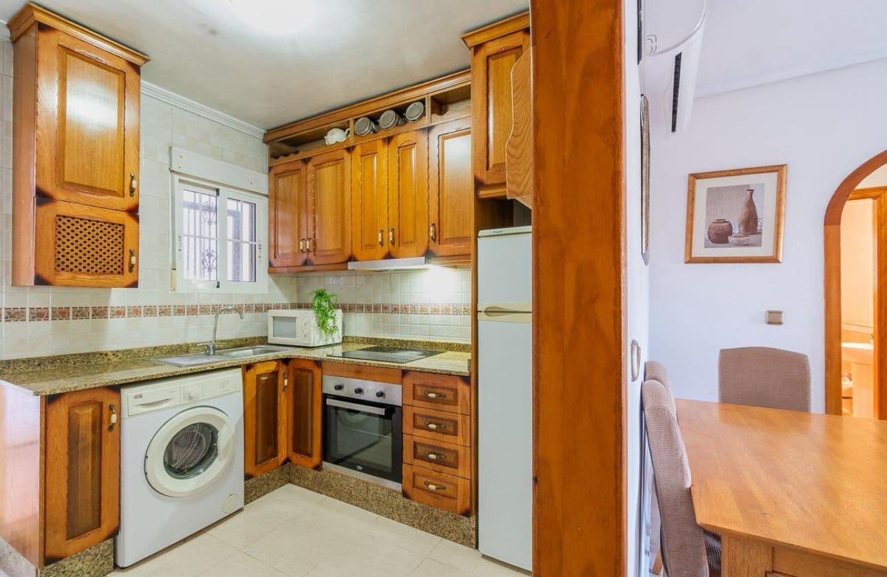 Apartamento de 2 habitaciones en Orihuela Costa en venta con piscina - 135.000 € (Ref: 9901633)