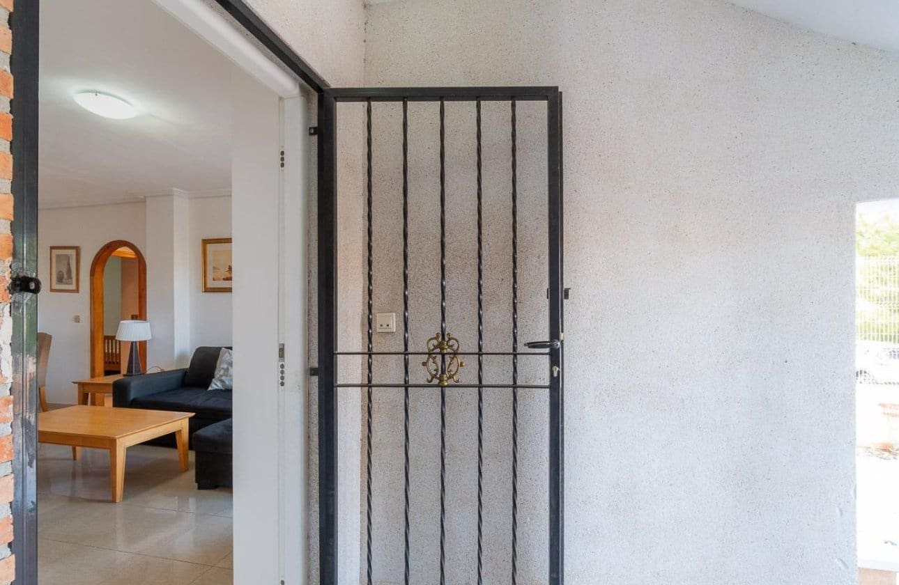 Apartamento de 2 habitaciones en Orihuela Costa en venta con piscina - 135.000 € (Ref: 9901633)