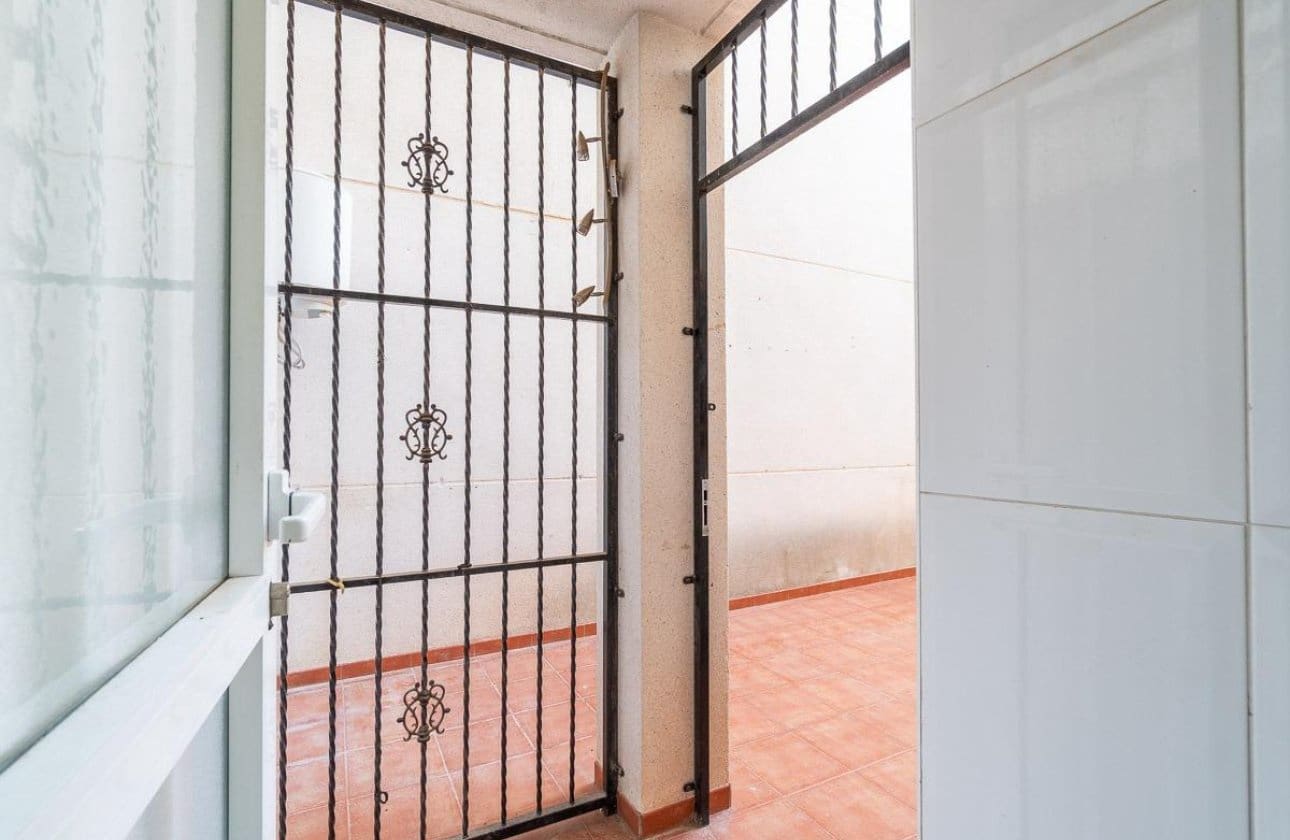 Apartamento de 2 habitaciones en Orihuela Costa en venta con piscina - 135.000 € (Ref: 9901633)