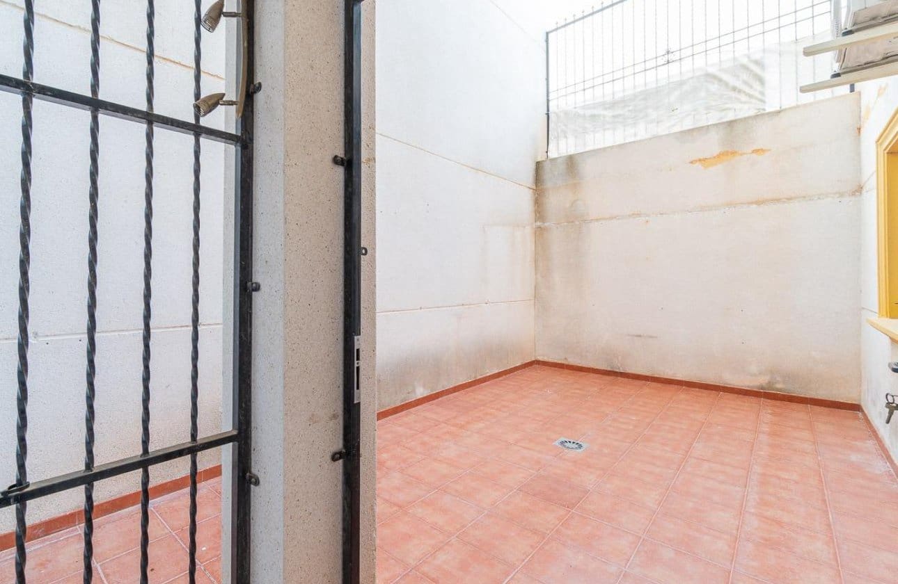 Apartamento de 2 habitaciones en Orihuela Costa en venta con piscina - 135.000 € (Ref: 9901633)