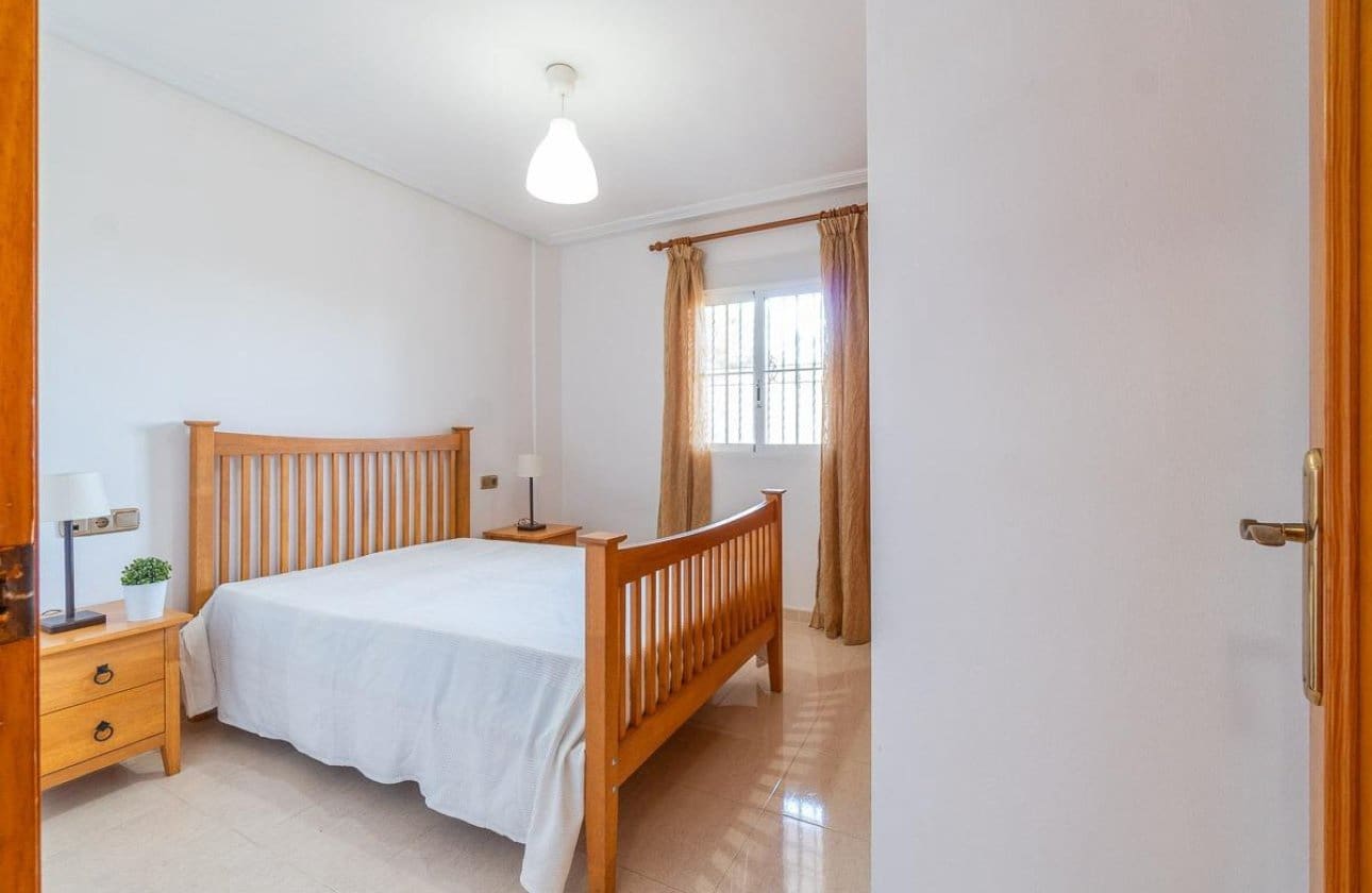 Apartamento de 2 habitaciones en Orihuela Costa en venta con piscina - 135.000 € (Ref: 9901633)