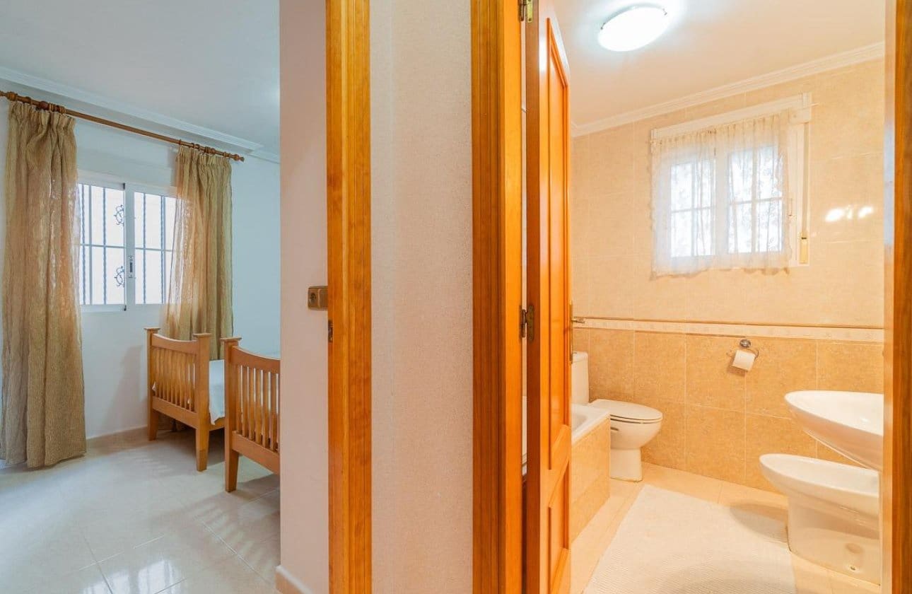 Apartamento de 2 habitaciones en Orihuela Costa en venta con piscina - 135.000 € (Ref: 9901633)