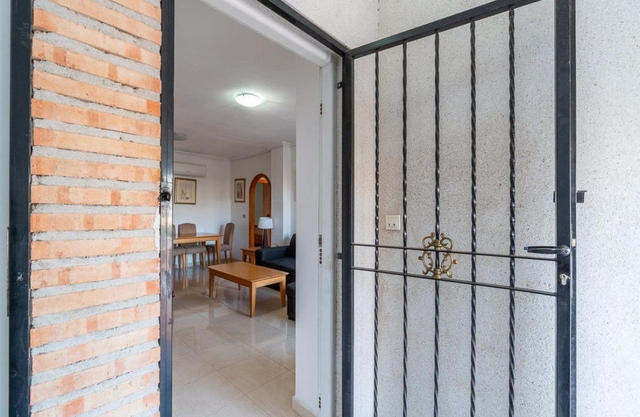 Apartamento de 2 habitaciones en Orihuela Costa en venta con piscina - 135.000 € (Ref: 9901633)