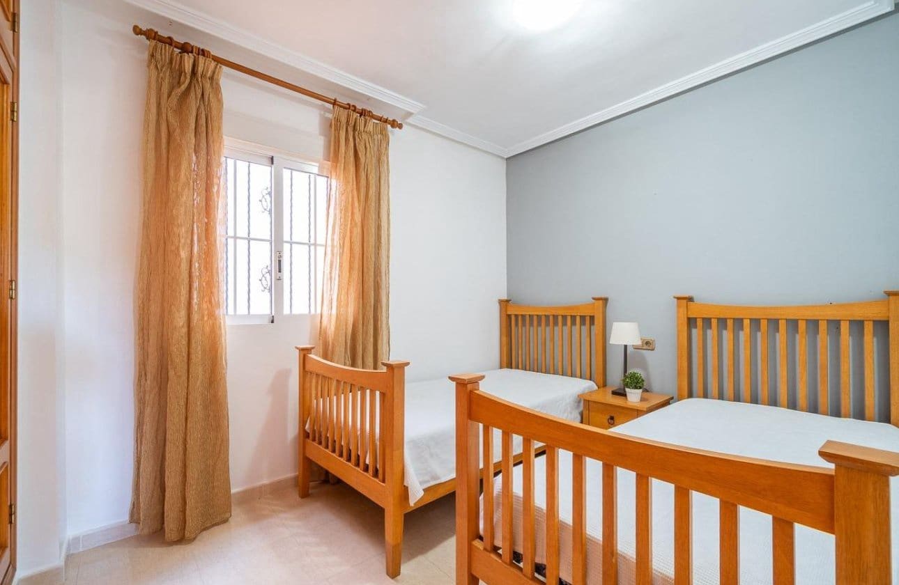 Apartamento de 2 habitaciones en Orihuela Costa en venta con piscina - 135.000 € (Ref: 9901633)