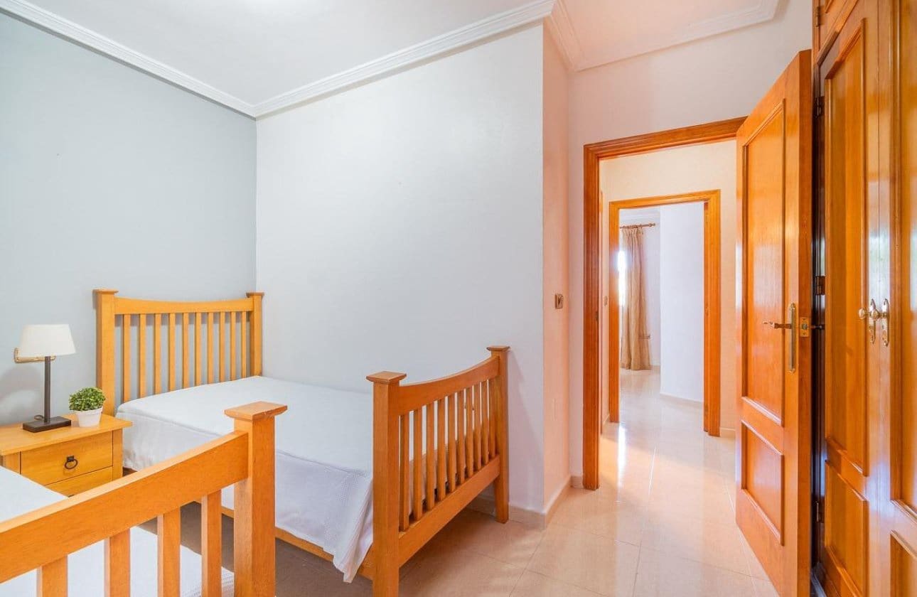 Apartamento de 2 habitaciones en Orihuela Costa en venta con piscina - 135.000 € (Ref: 9901633)