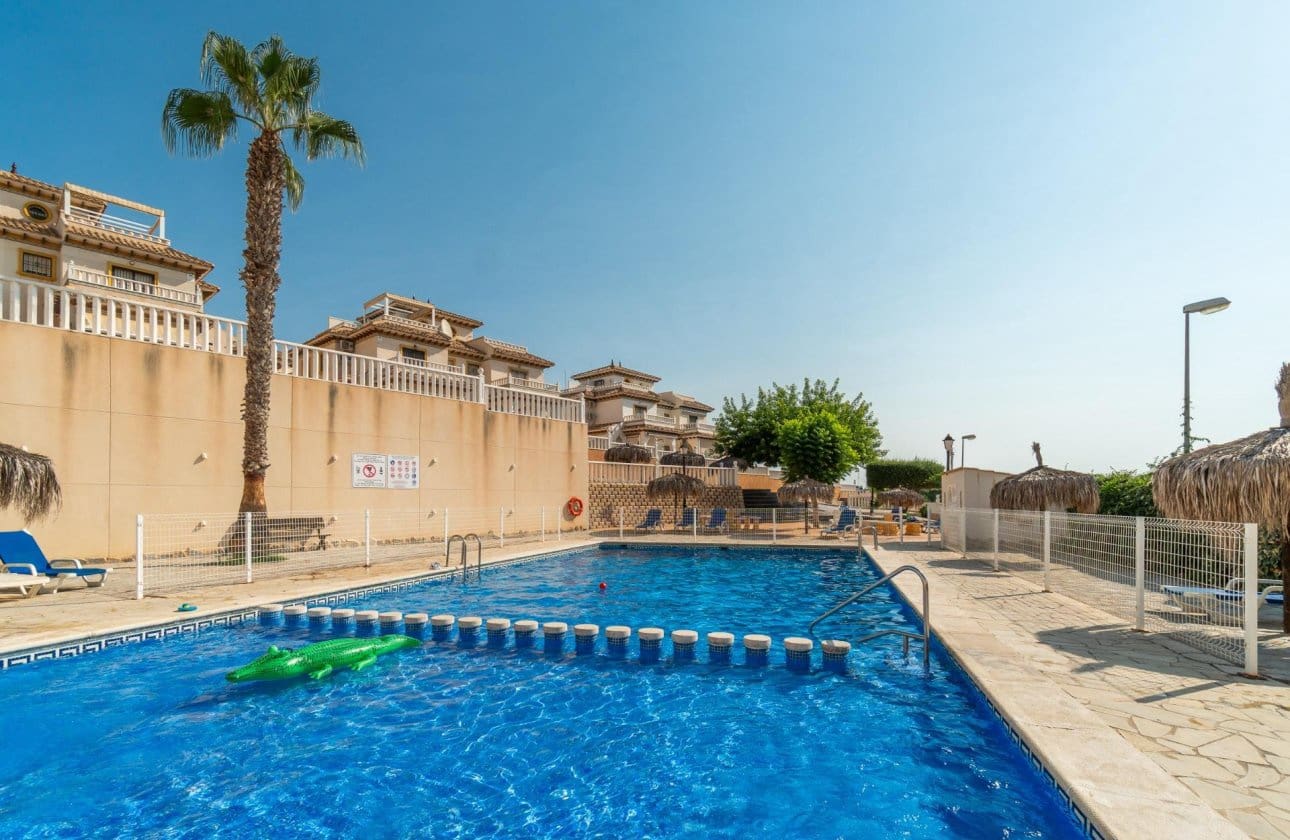 Apartamento de 2 habitaciones en Orihuela Costa en venta con piscina - 135.000 € (Ref: 9901633)
