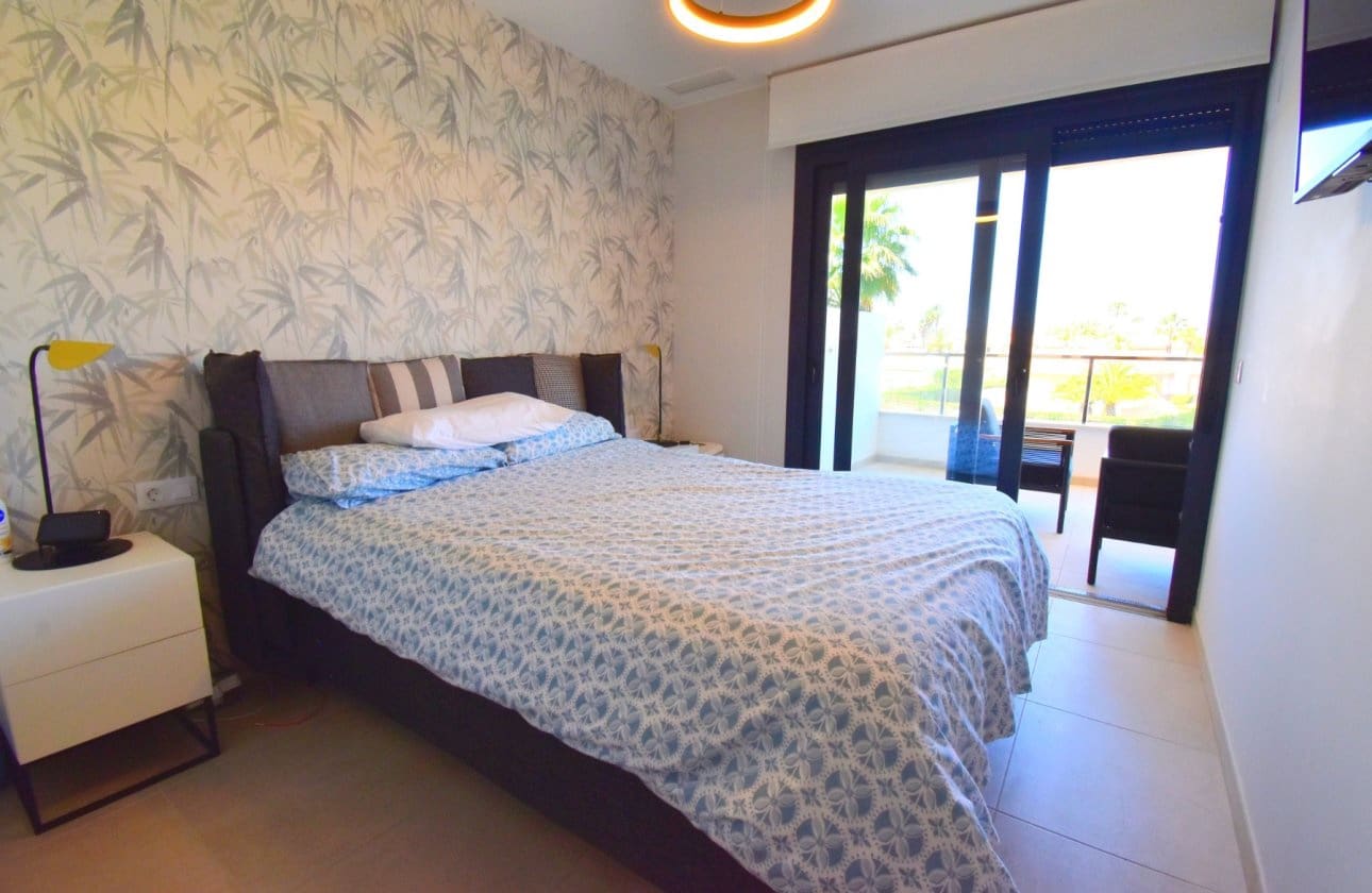 2 chambre Appartement à vendre à Playa Flamenca avec piscine - 365 000 € (Ref: 9901635)