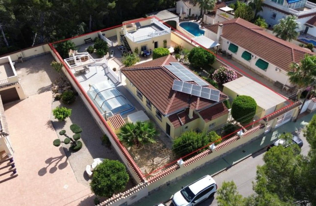 4 bedroom Villa for sale in Pinar de Campoverde with pool - € 429,000 (Ref: 9927728)