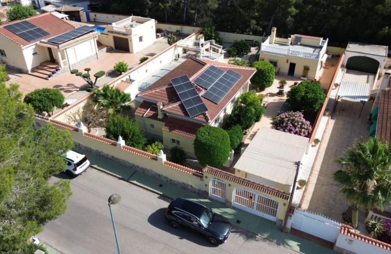 4 bedroom Villa for sale in Pinar de Campoverde with pool - € 429,000 (Ref: 9927728)