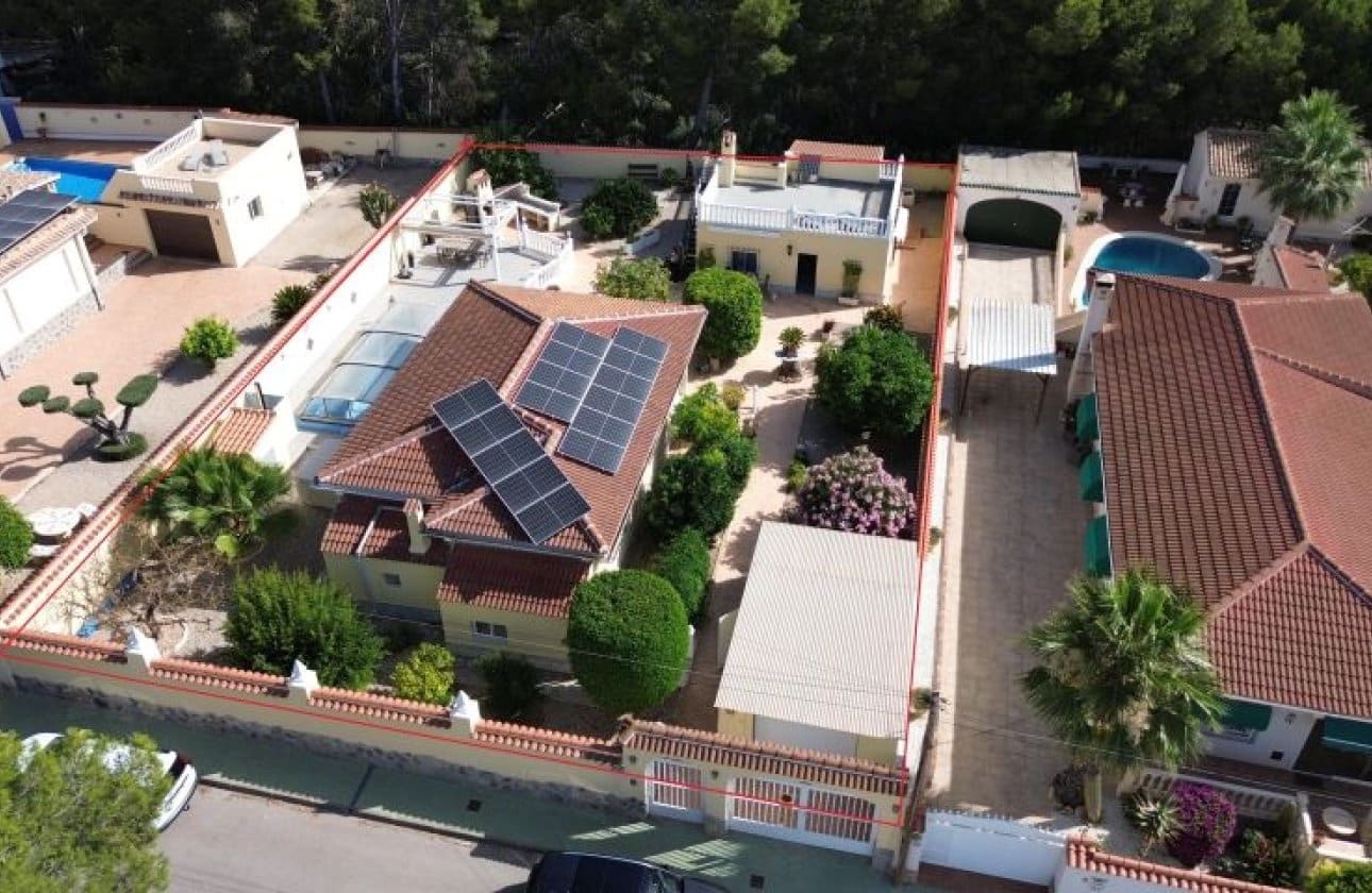 4 bedroom Villa for sale in Pinar de Campoverde with pool - € 429,000 (Ref: 9927728)