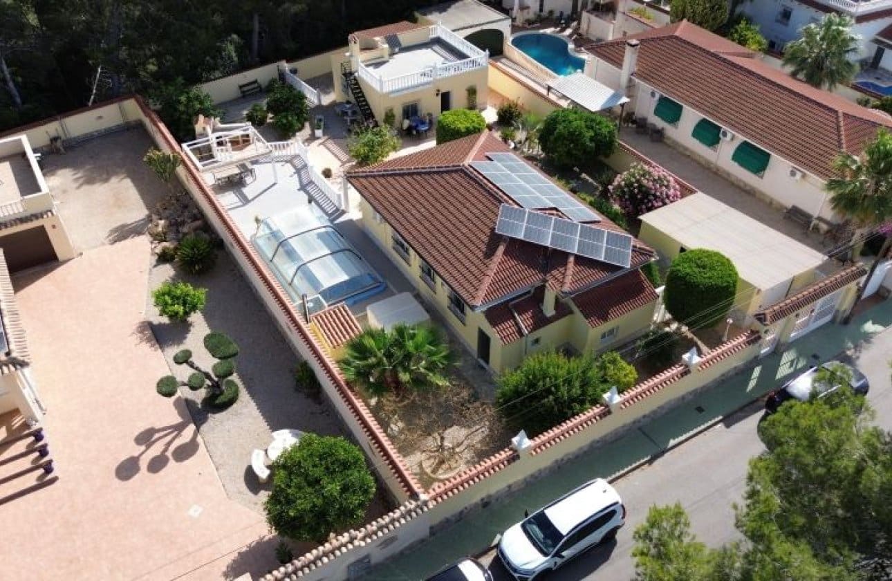 4 bedroom Villa for sale in Pinar de Campoverde with pool - € 429,000 (Ref: 9927728)