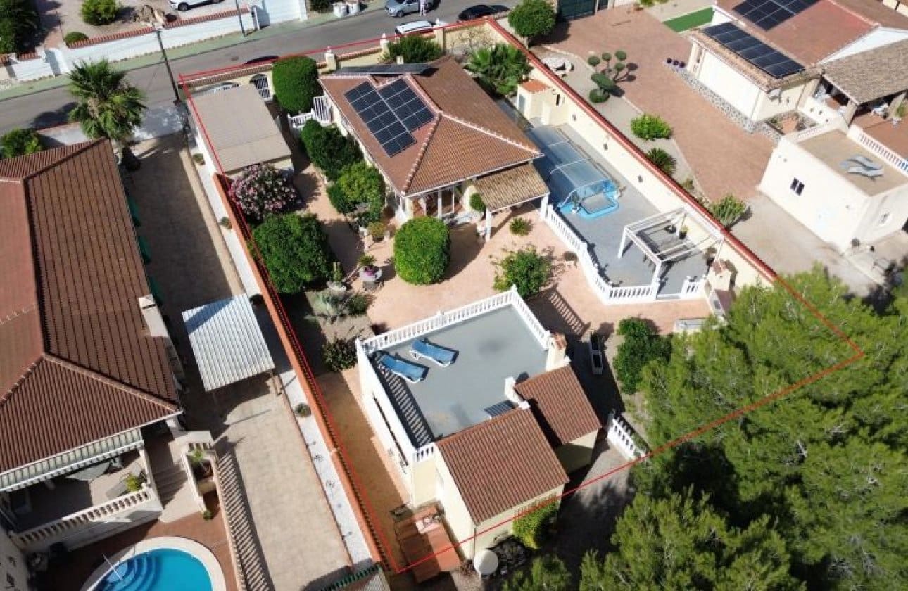 4 bedroom Villa for sale in Pinar de Campoverde with pool - € 429,000 (Ref: 9927728)