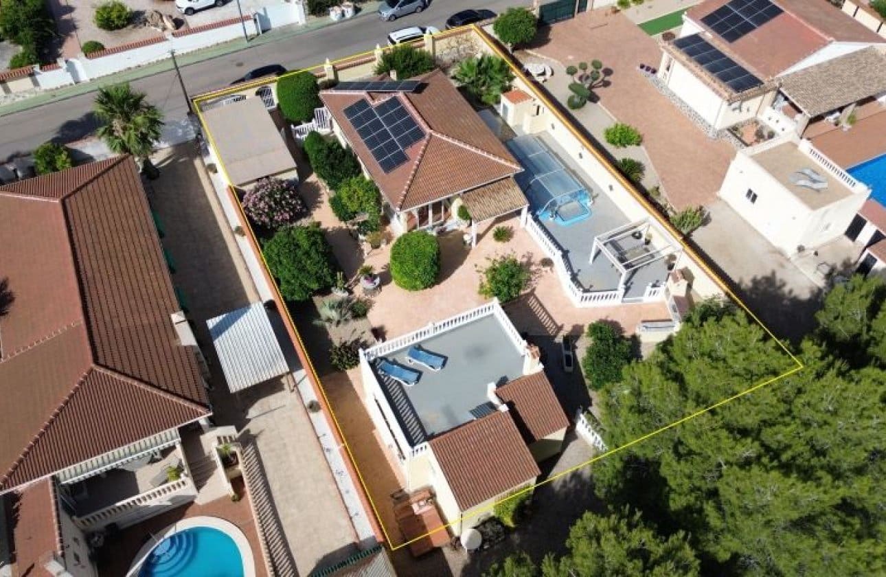 4 bedroom Villa for sale in Pinar de Campoverde with pool - € 429,000 (Ref: 9927728)