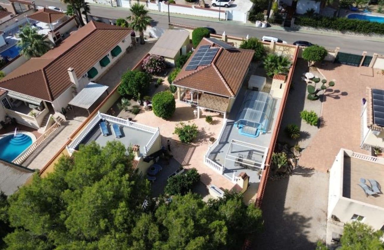 4 bedroom Villa for sale in Pinar de Campoverde with pool - € 429,000 (Ref: 9927728)