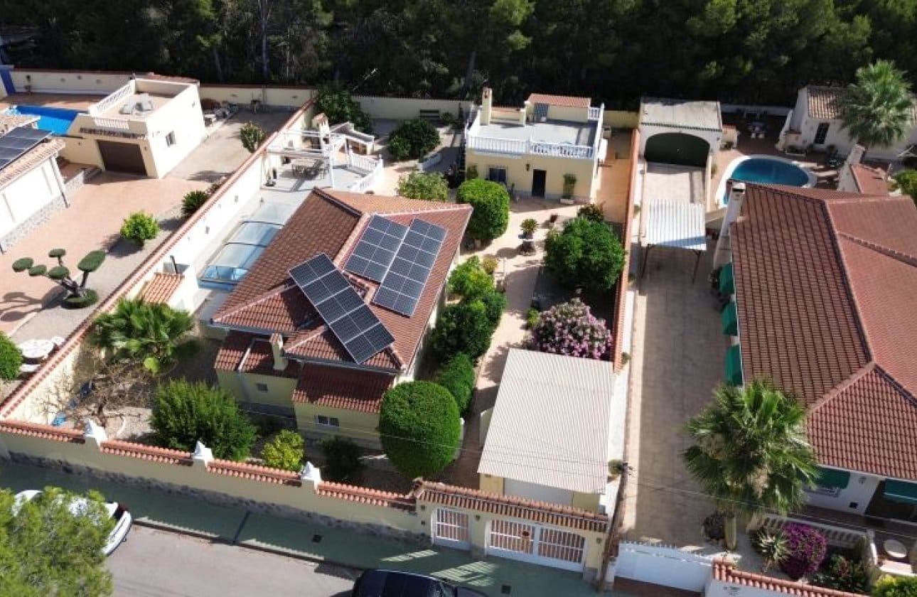 4 bedroom Villa for sale in Pinar de Campoverde with pool - € 429,000 (Ref: 9927728)