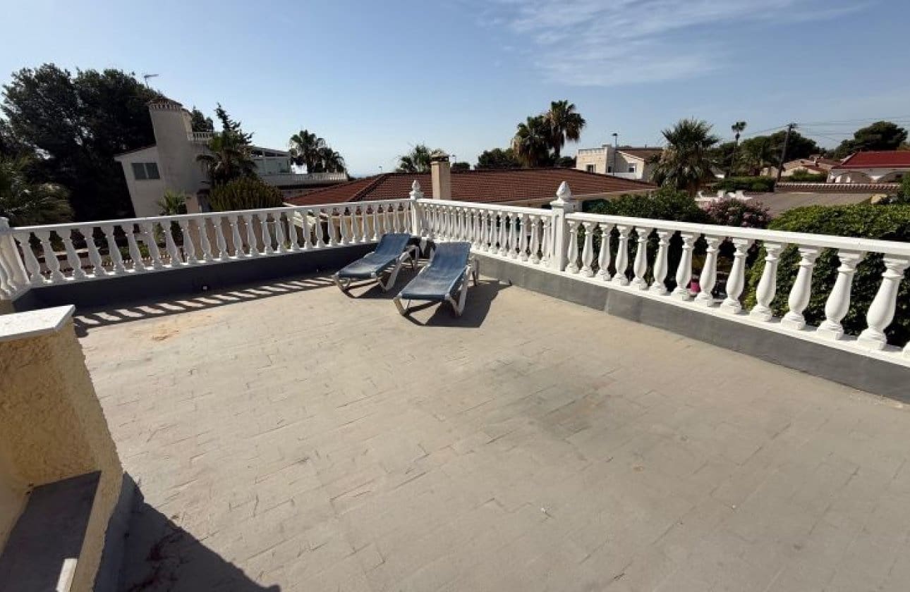 4 bedroom Villa for sale in Pinar de Campoverde with pool - € 429,000 (Ref: 9927728)