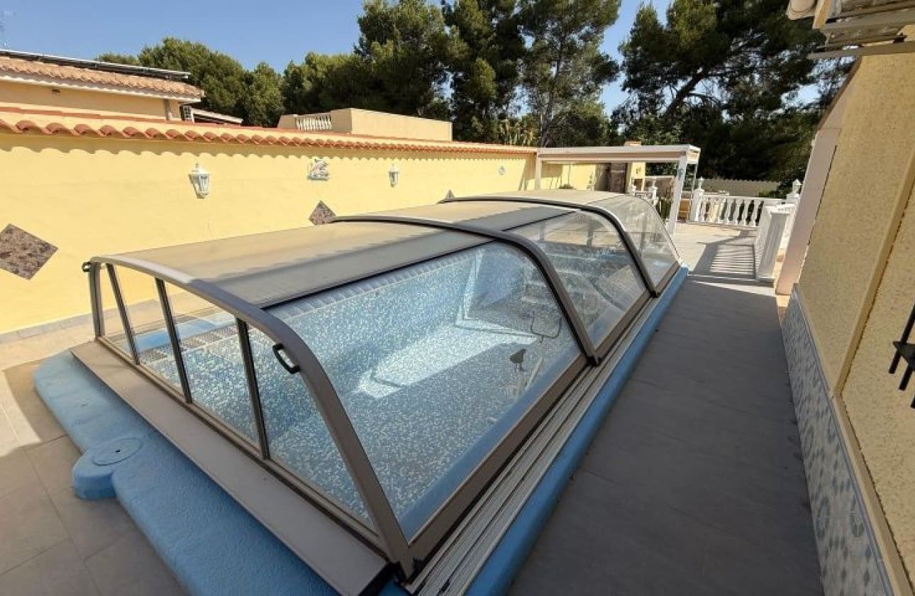 4 bedroom Villa for sale in Pinar de Campoverde with pool - € 429,000 (Ref: 9927728)
