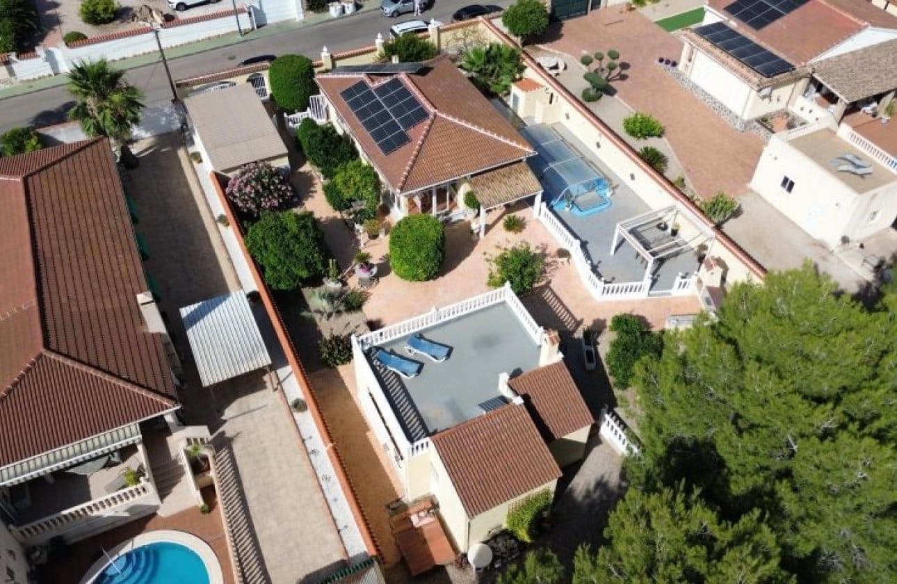 4 bedroom Villa for sale in Pinar de Campoverde with pool - € 429,000 (Ref: 9927728)