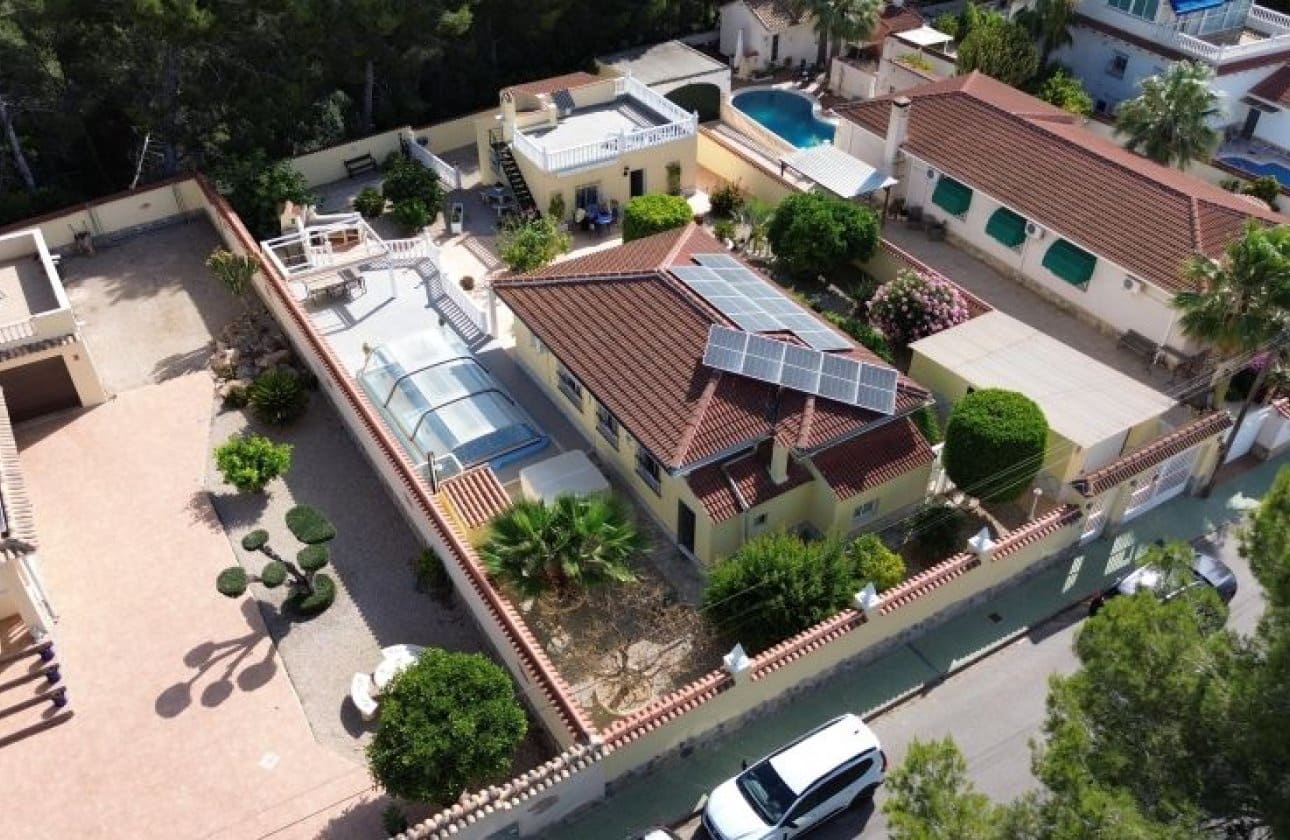 4 bedroom Villa for sale in Pinar de Campoverde with pool - € 429,000 (Ref: 9927728)