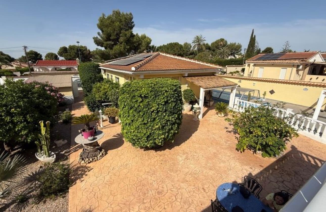 4 bedroom Villa for sale in Pinar de Campoverde with pool - € 429,000 (Ref: 9927728)