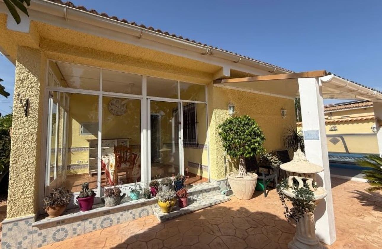 4 bedroom Villa for sale in Pinar de Campoverde with pool - € 429,000 (Ref: 9927728)