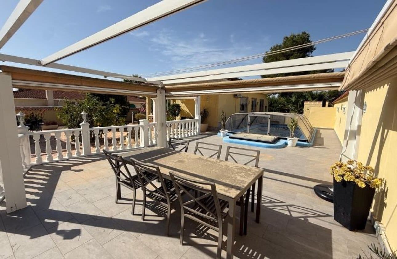 4 bedroom Villa for sale in Pinar de Campoverde with pool - € 429,000 (Ref: 9927728)