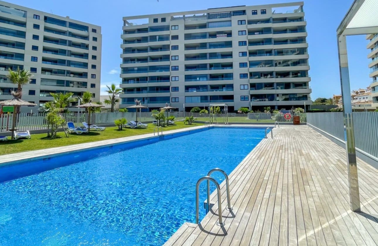 3 soveværelse Strandlejlighed til salg i Orihuela Costa med swimmingpool - € 579.900 (Ref: 9927902)
