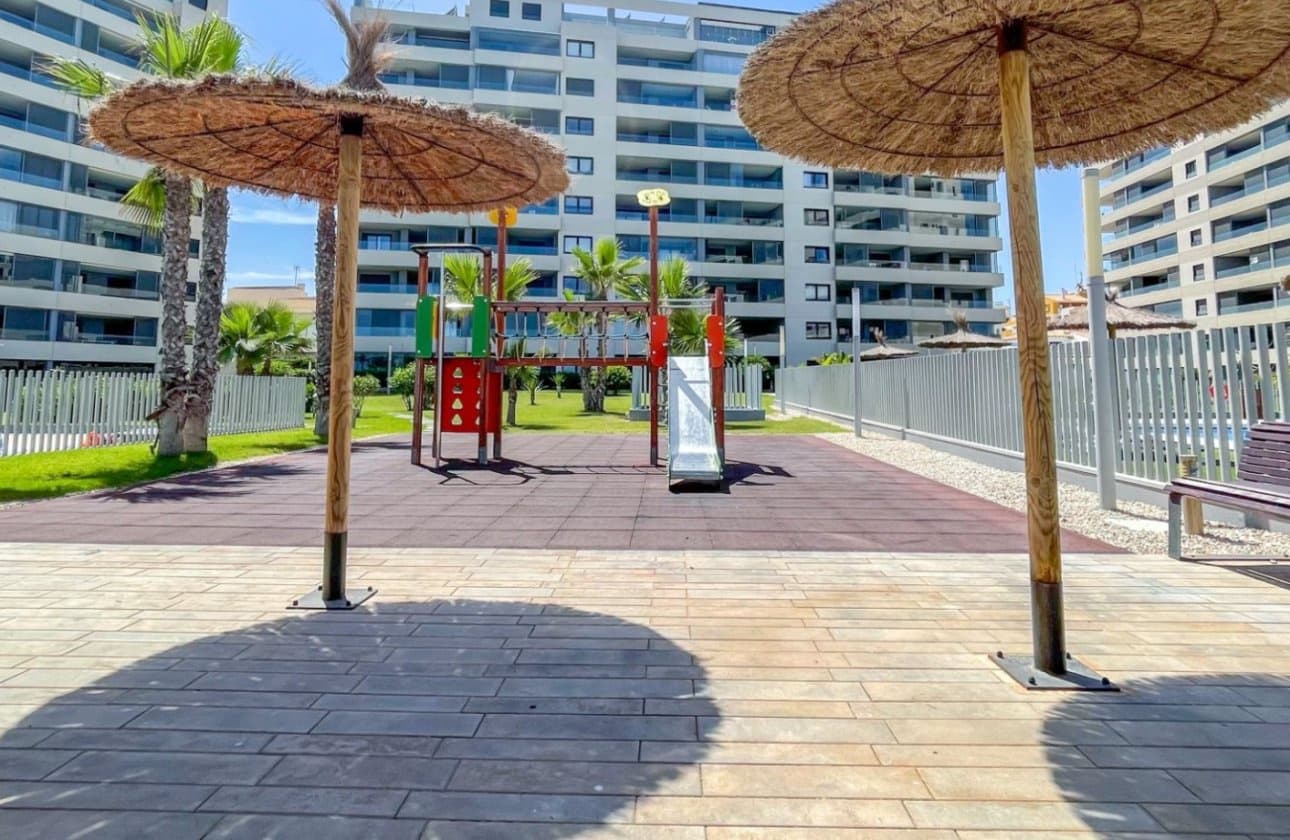 3 soveværelse Strandlejlighed til salg i Orihuela Costa med swimmingpool - € 579.900 (Ref: 9927902)