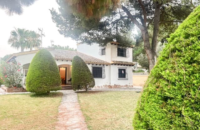 4 soveværelse Villa til salg i Punta Prima, Orihuela med swimmingpool - € 824.000 (Ref: 9927904)