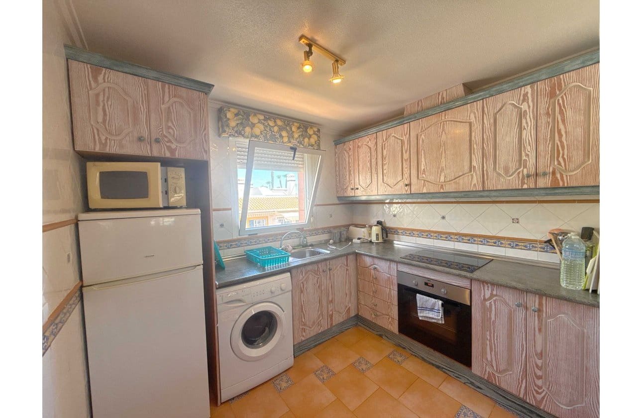 2 makuuhuone Kattohuoneisto myytävänä paikassa Playa Flamenca mukana uima-altaan - 199 950 € (Ref: 9934999)