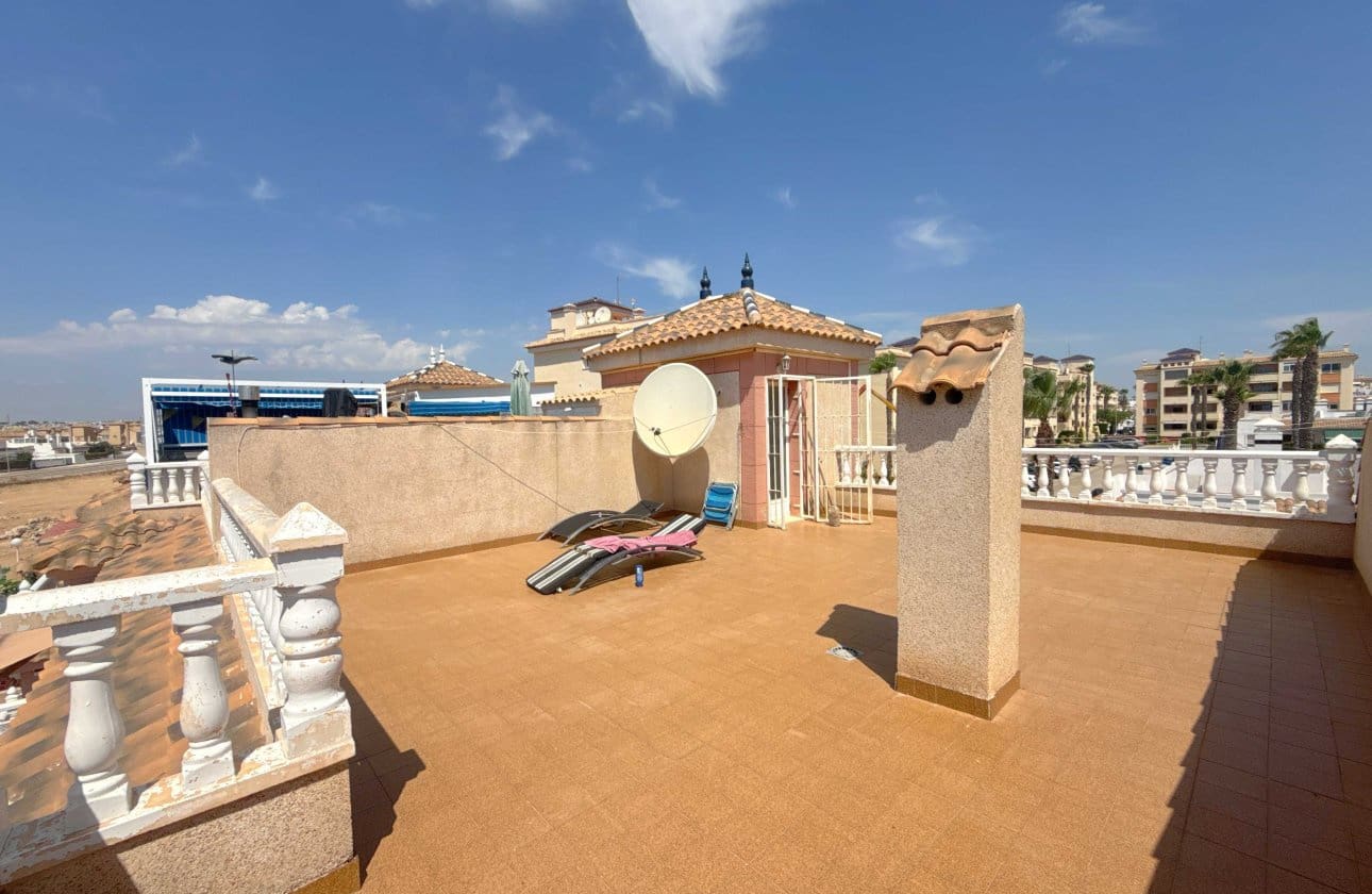 2 makuuhuone Kattohuoneisto myytävänä paikassa Playa Flamenca mukana uima-altaan - 199 950 € (Ref: 9934999)