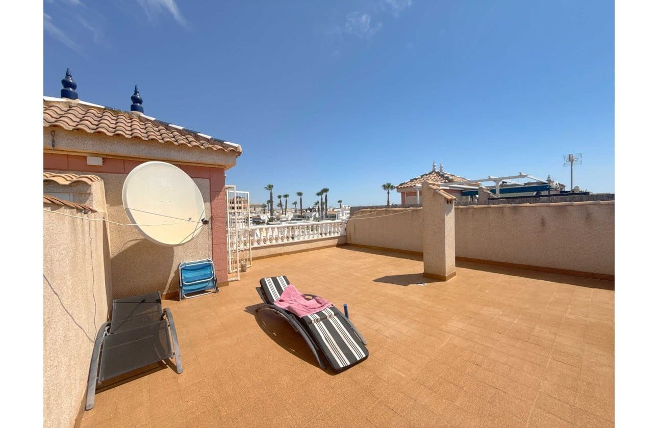 2 makuuhuone Kattohuoneisto myytävänä paikassa Playa Flamenca mukana uima-altaan - 199 950 € (Ref: 9934999)