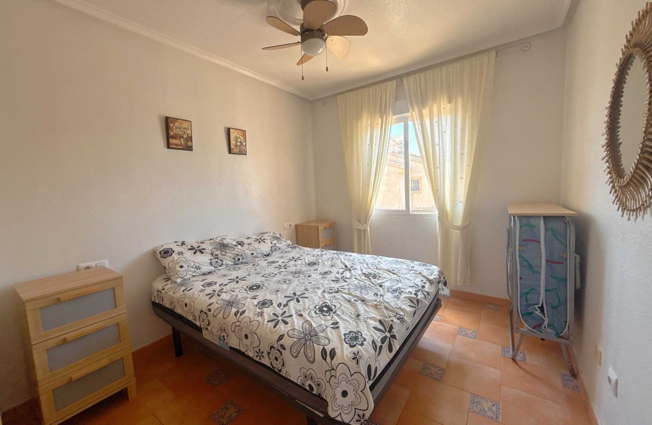 2 makuuhuone Kattohuoneisto myytävänä paikassa Playa Flamenca mukana uima-altaan - 199 950 € (Ref: 9934999)