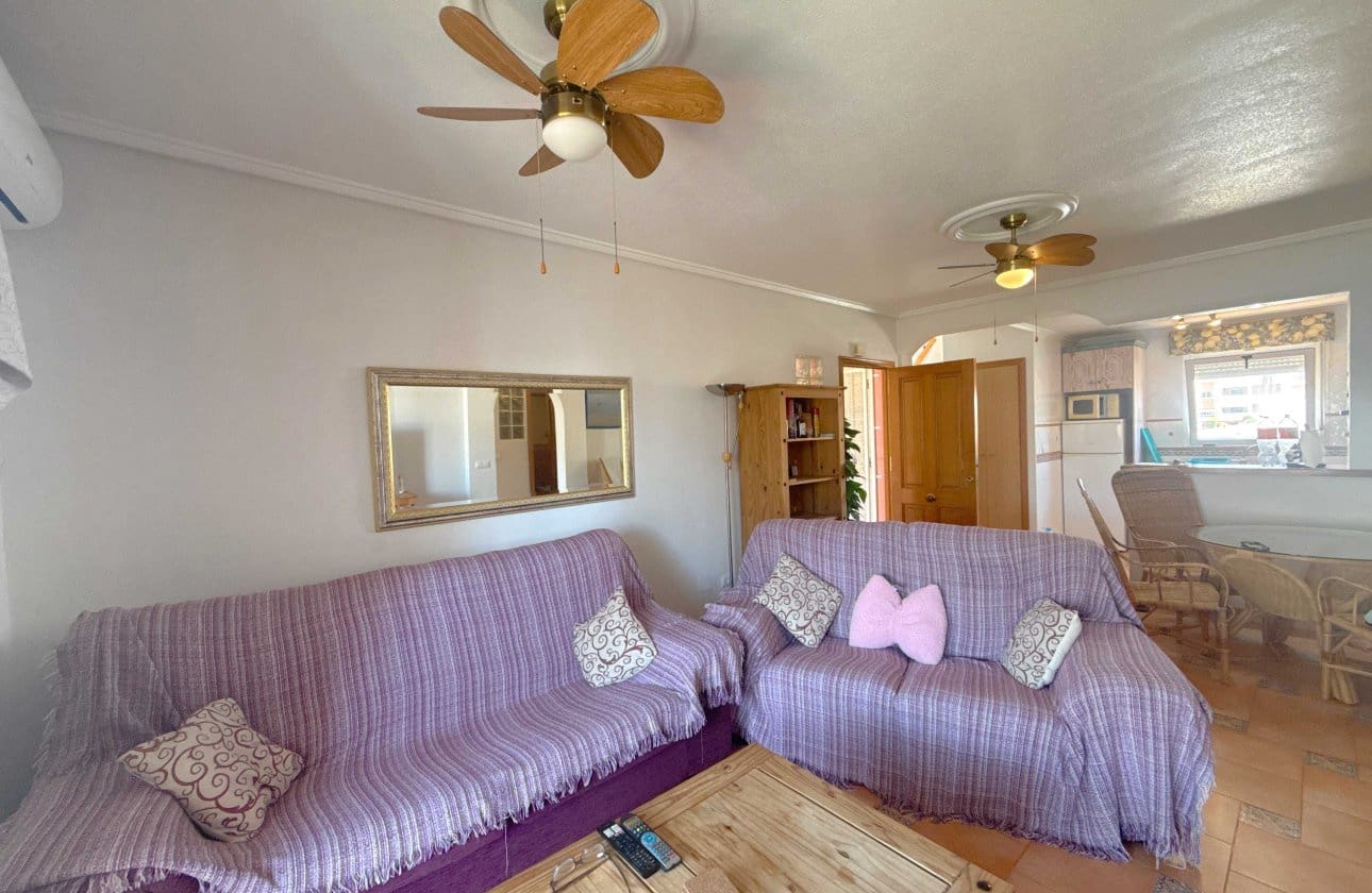 2 makuuhuone Kattohuoneisto myytävänä paikassa Playa Flamenca mukana uima-altaan - 199 950 € (Ref: 9934999)