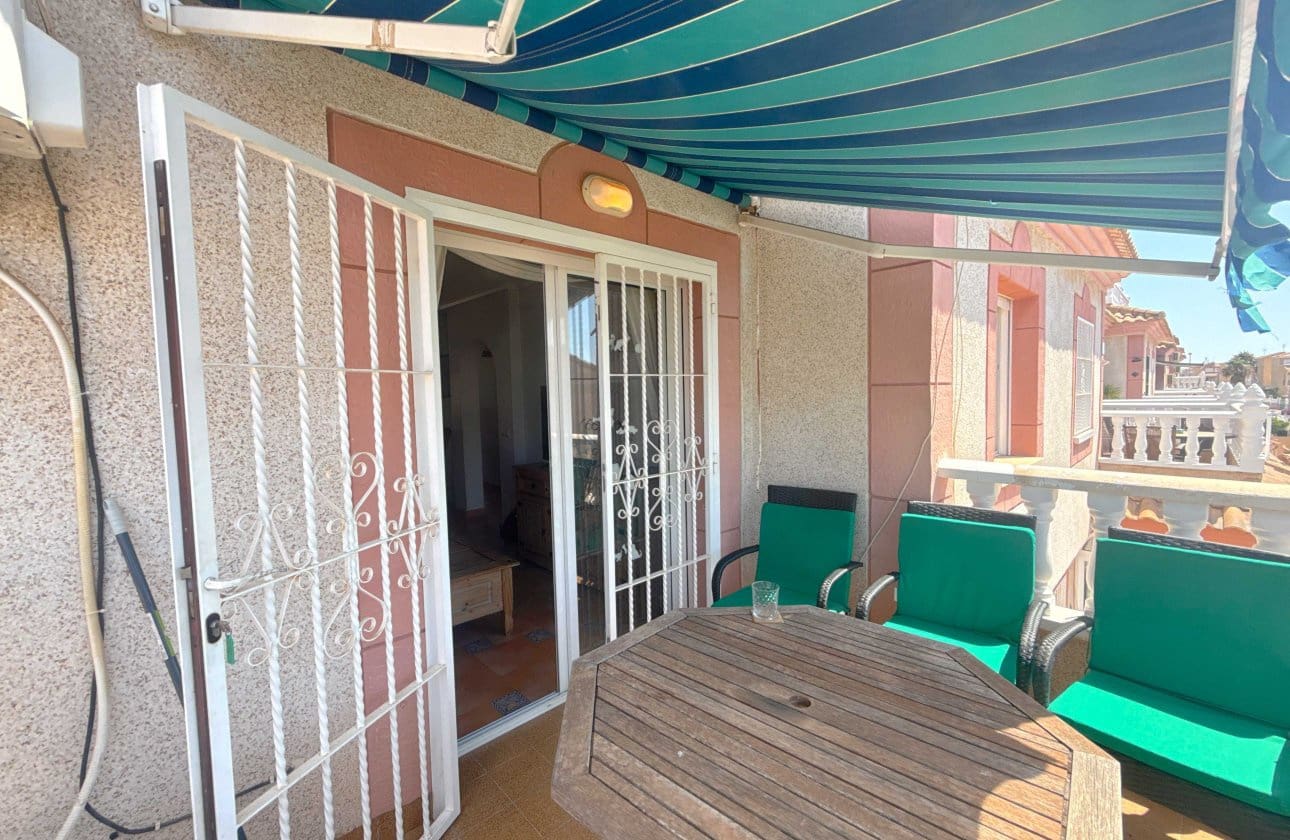2 makuuhuone Kattohuoneisto myytävänä paikassa Playa Flamenca mukana uima-altaan - 199 950 € (Ref: 9934999)