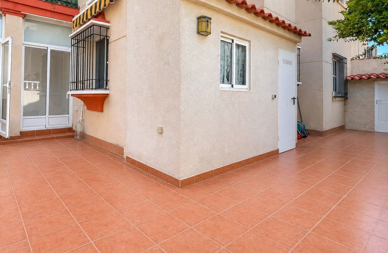 2 sovrum Bungalow till salu i Playa Flamenca med pool - 164 900 € (Ref: 9941266)