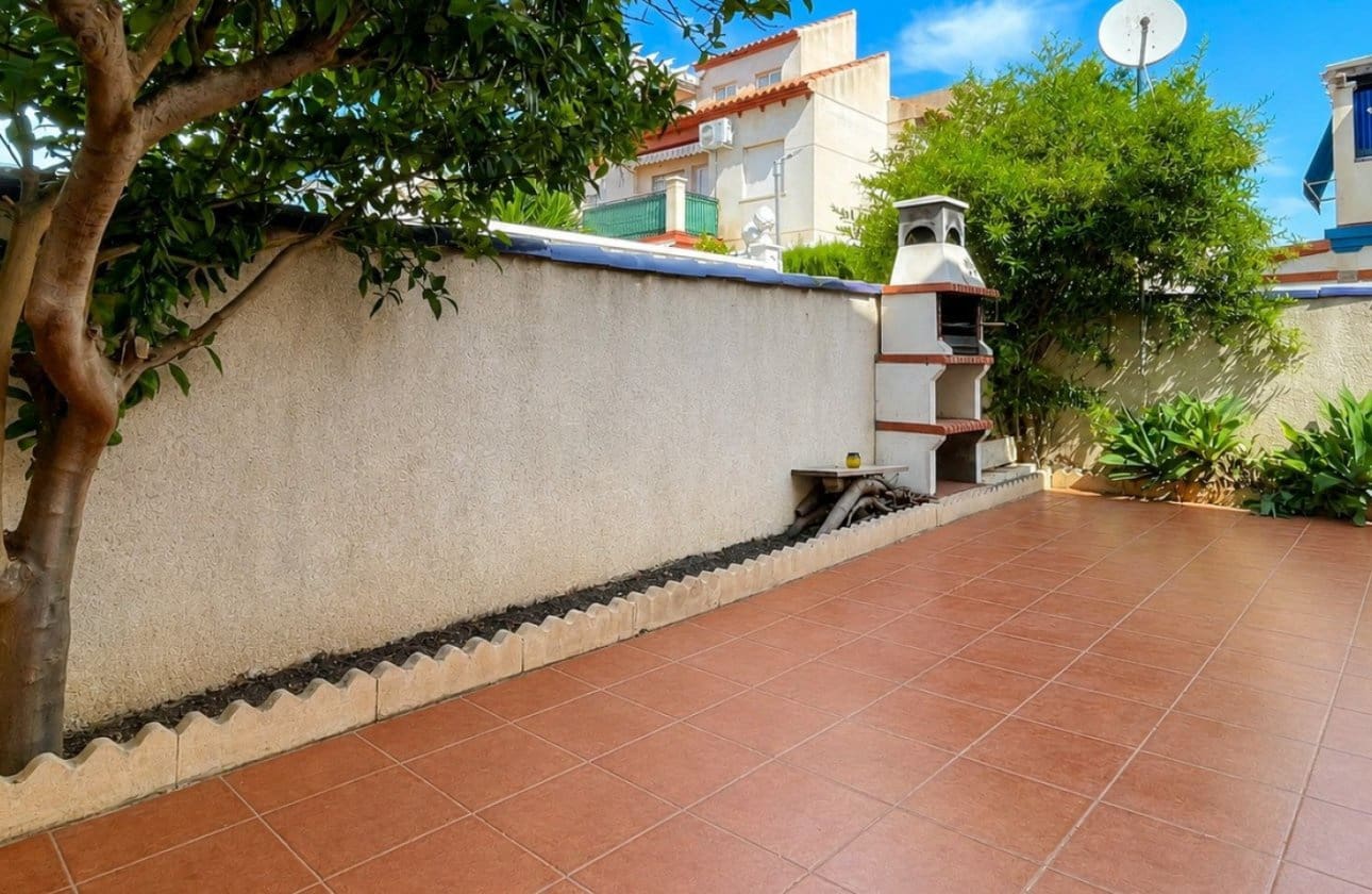 2 sovrum Bungalow till salu i Playa Flamenca med pool - 164 900 € (Ref: 9941266)