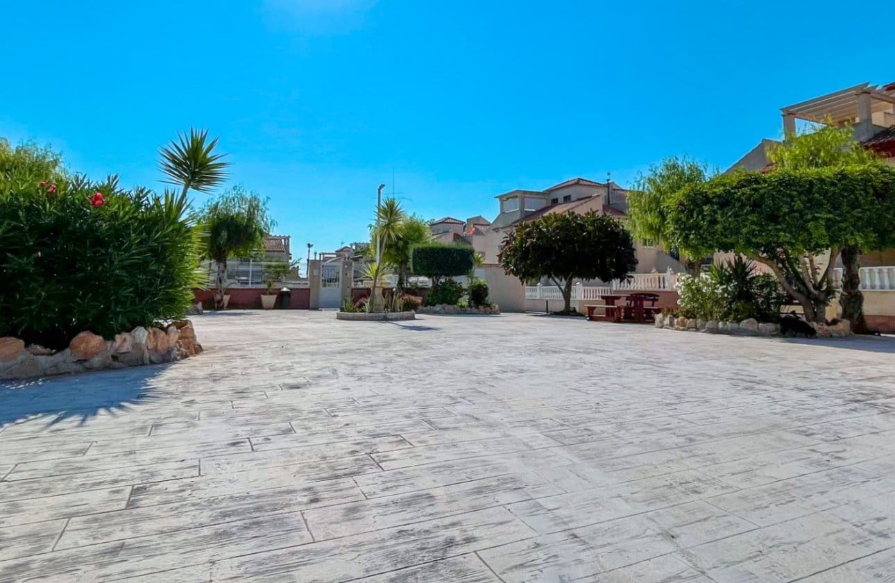 2 sovrum Bungalow till salu i Playa Flamenca med pool - 164 900 € (Ref: 9941266)