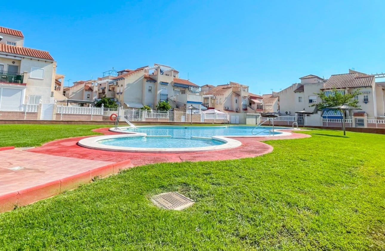 2 sovrum Bungalow till salu i Playa Flamenca med pool - 164 900 € (Ref: 9941266)
