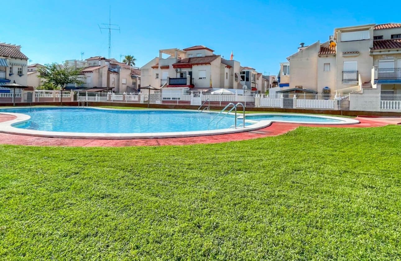 2 sovrum Bungalow till salu i Playa Flamenca med pool - 164 900 € (Ref: 9941266)