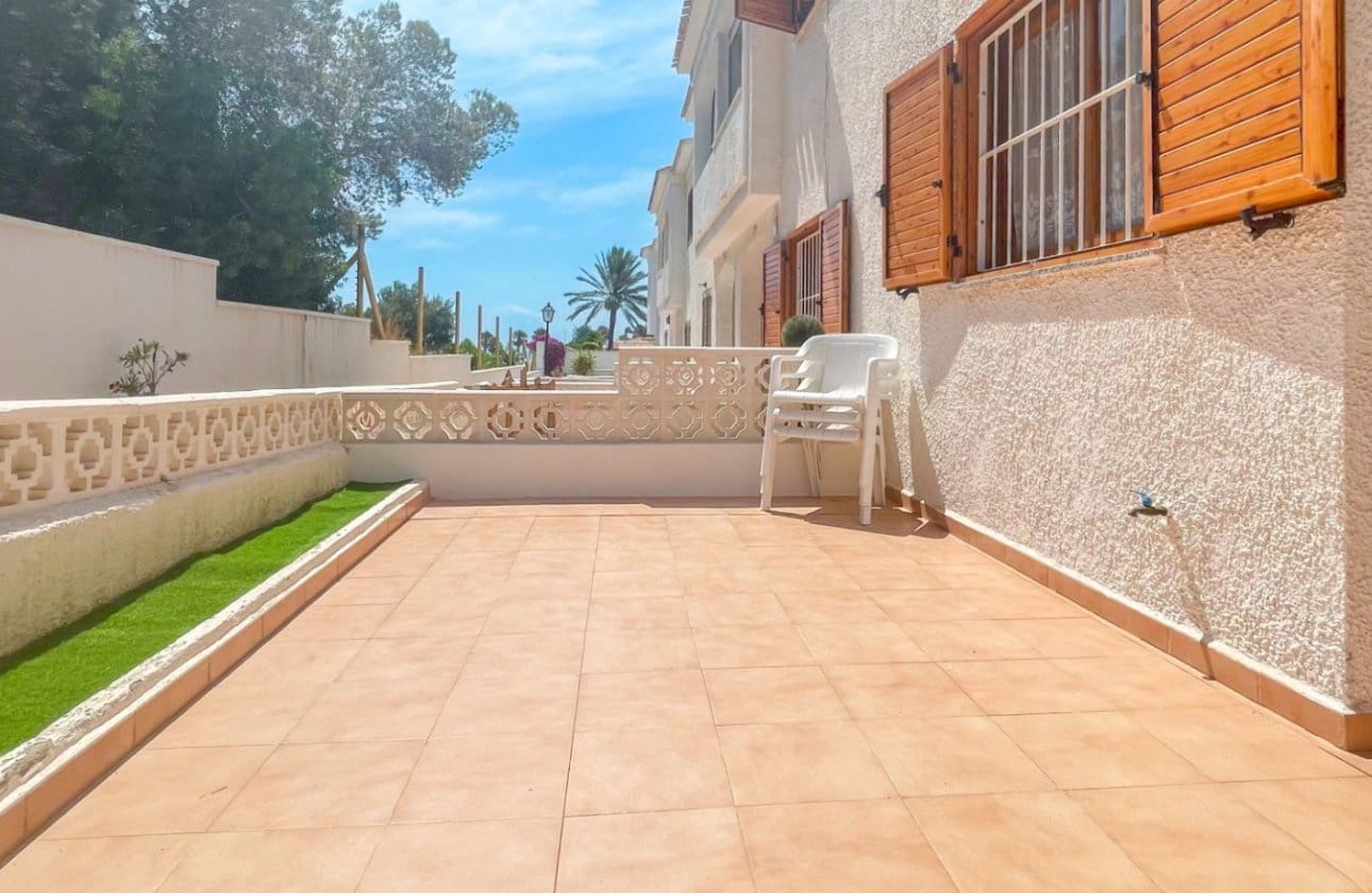 3 soveværelse Byhus til salg i Playa Flamenca - € 289.000 (Ref: 9941267)