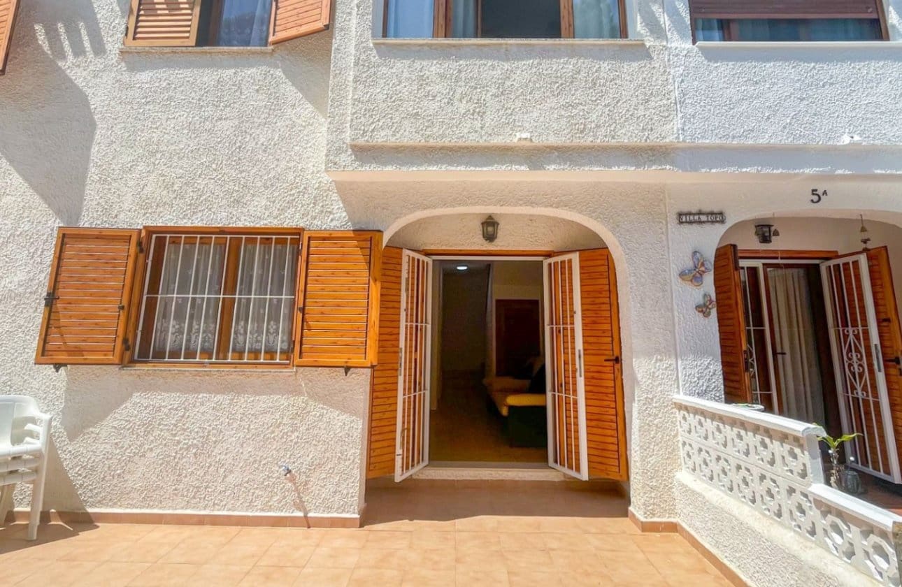 3 soveværelse Byhus til salg i Playa Flamenca - € 289.000 (Ref: 9941267)