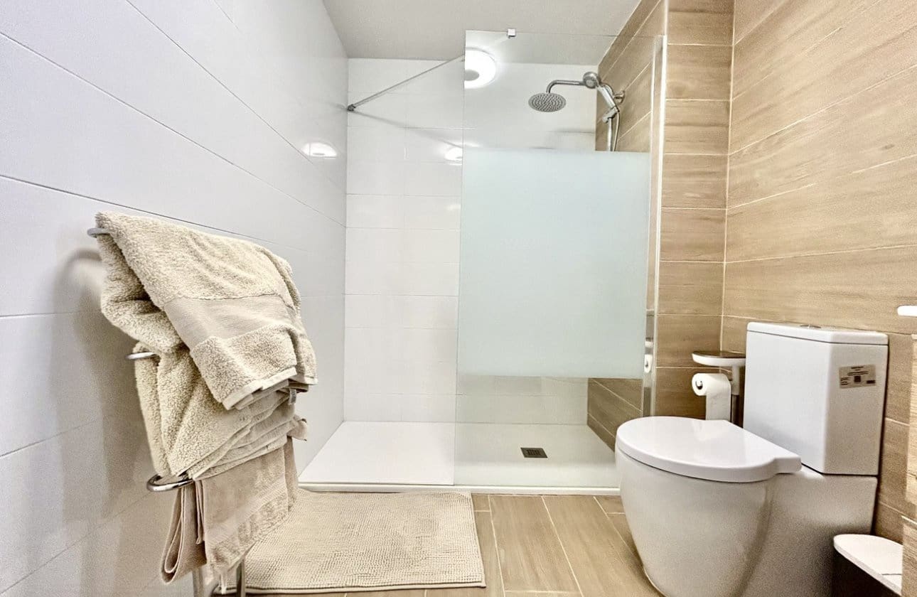 2 soveværelse Lejlighed til salg i Villamartin med swimmingpool - € 260.000 (Ref: 9941271)