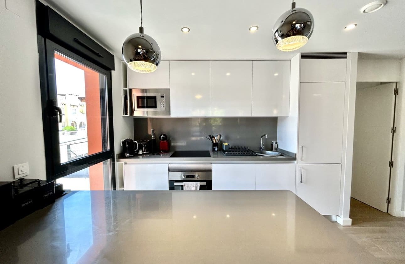 2 soveværelse Lejlighed til salg i Villamartin med swimmingpool - € 260.000 (Ref: 9941271)