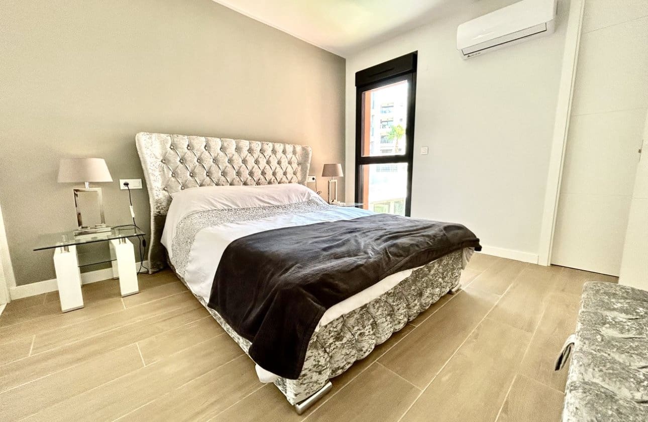 2 soveværelse Lejlighed til salg i Villamartin med swimmingpool - € 260.000 (Ref: 9941271)