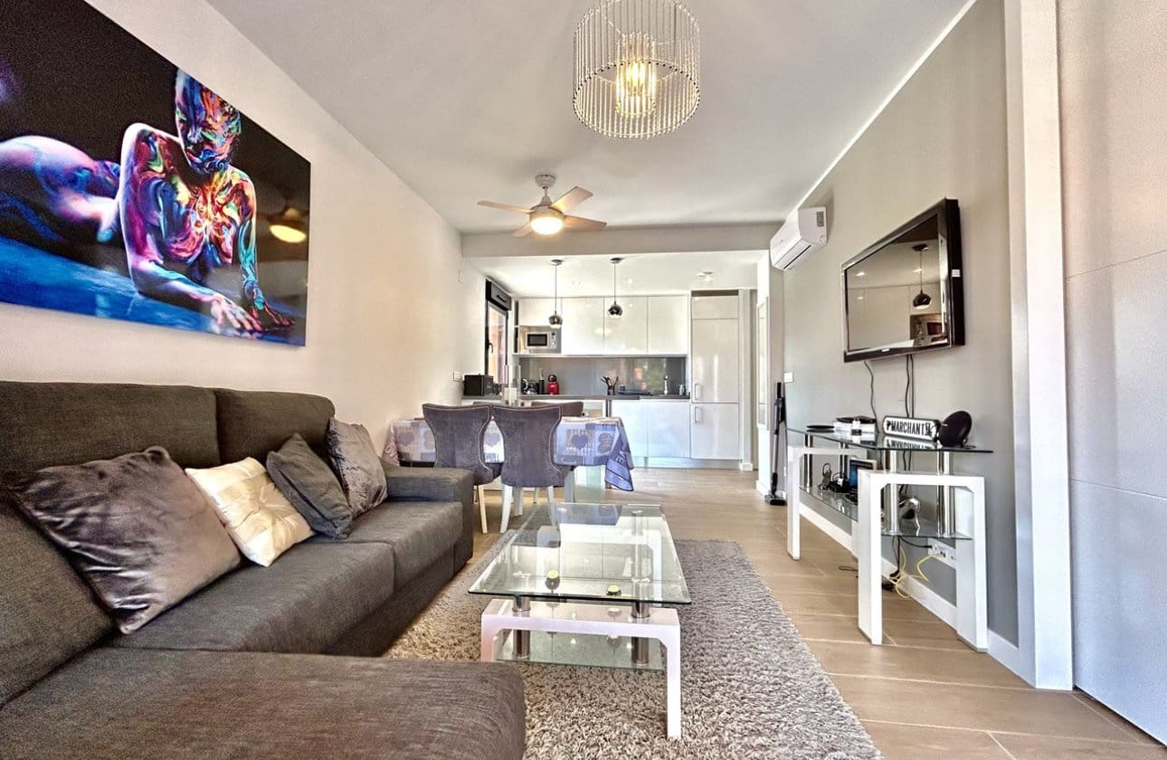 2 soveværelse Lejlighed til salg i Villamartin med swimmingpool - € 260.000 (Ref: 9941271)