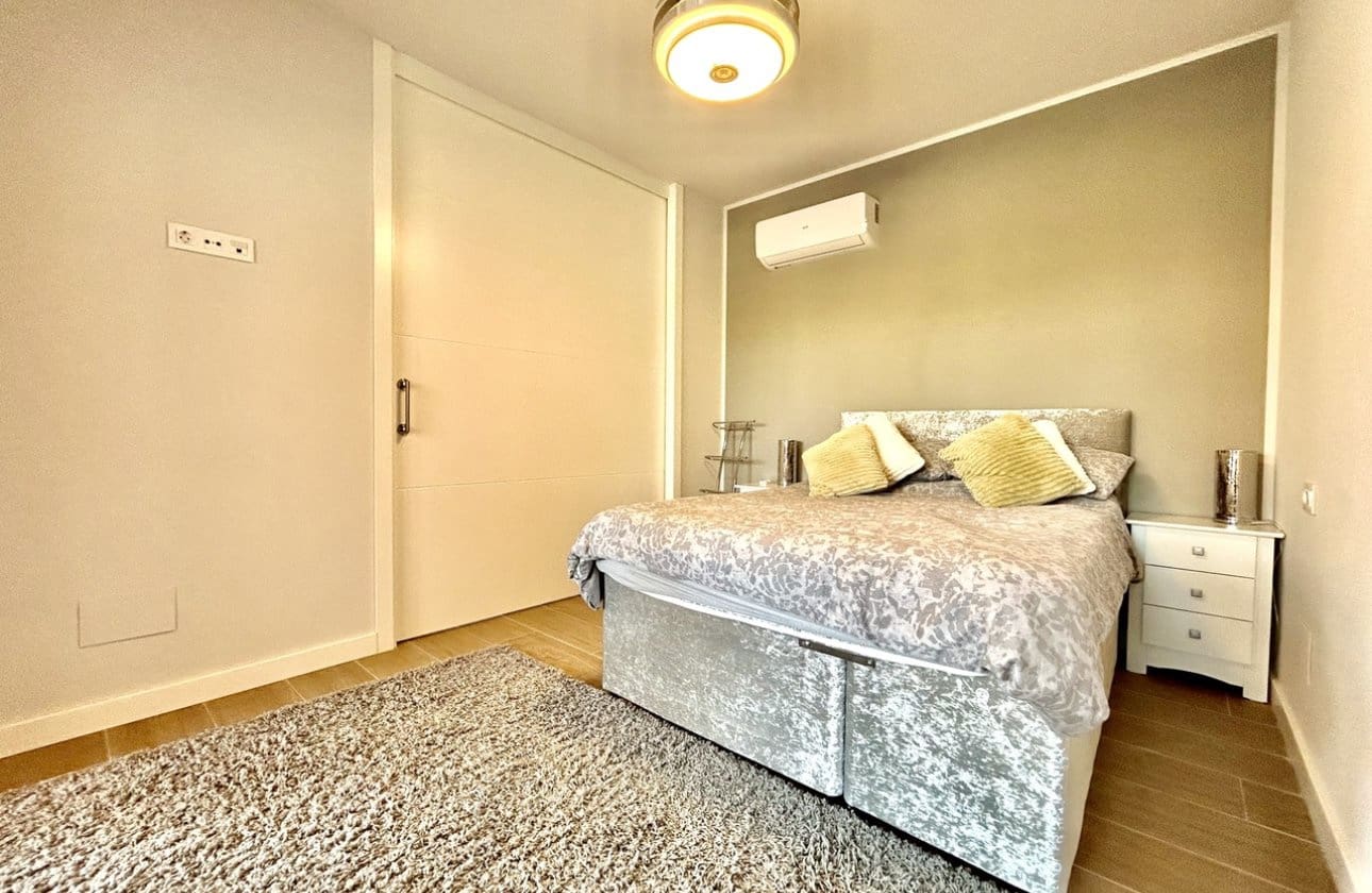 2 soveværelse Lejlighed til salg i Villamartin med swimmingpool - € 260.000 (Ref: 9941271)