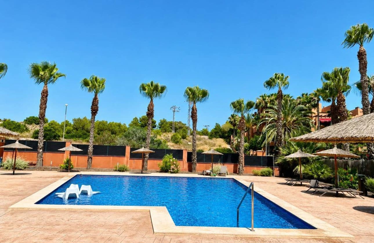 2 soveværelse Lejlighed til salg i Villamartin med swimmingpool - € 260.000 (Ref: 9941271)