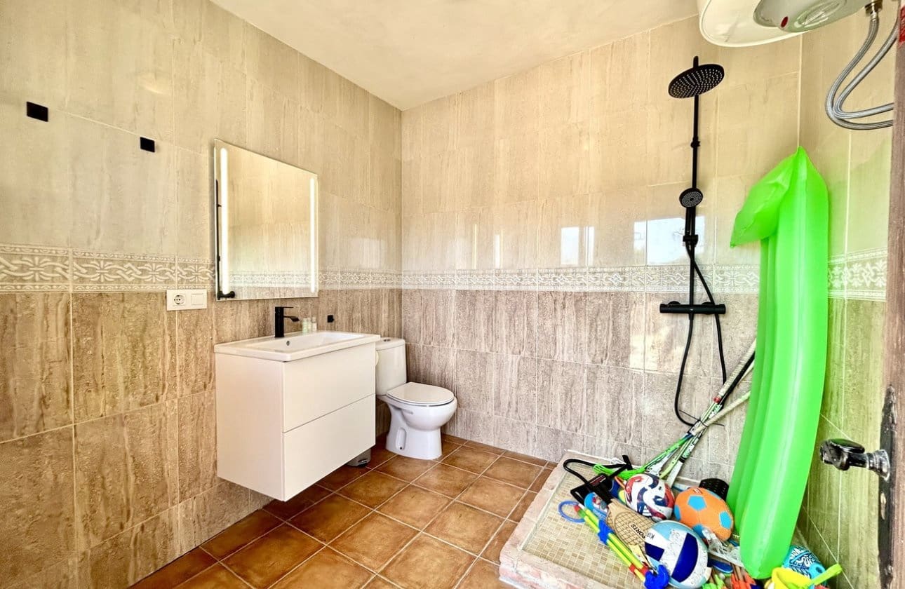 5 slaapkamer Villa te koop in La Zenia met zwembad - € 840.000 (Ref: 9948363)